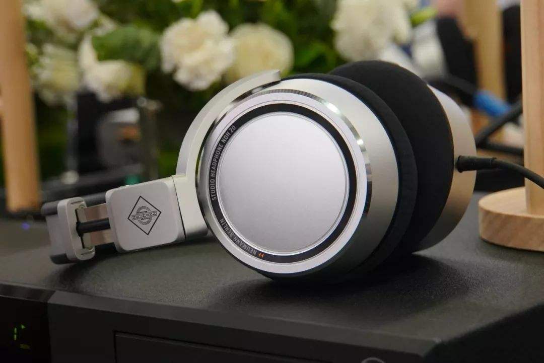 迷之尴尬什么意思,迷之尴尬翻译