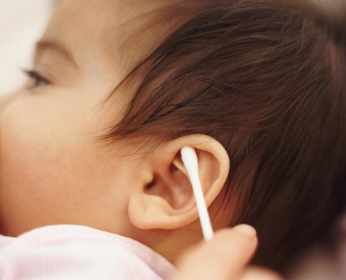 小孩耳朵有小孔好吗,孩子耳朵看富贵命