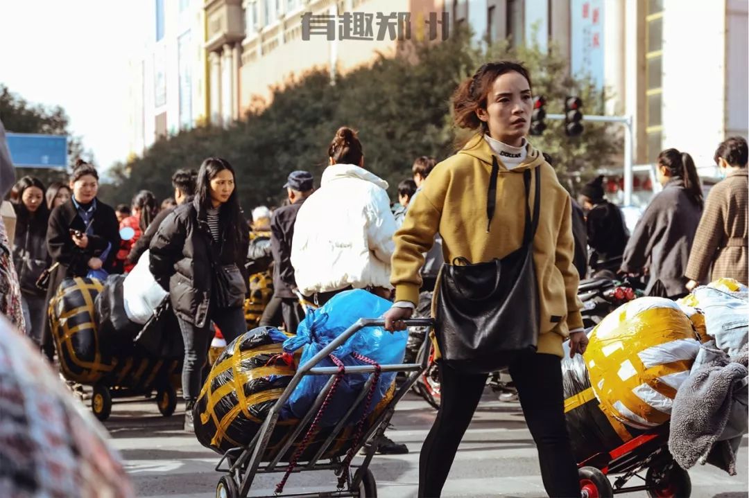 郑州银基商贸城,时尚和繁华背后,多的是你不知道的辛苦和忙碌