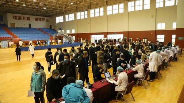 徐州市矿山医院“新冠疫苗接种队”助力高校师生疫苗接种工作