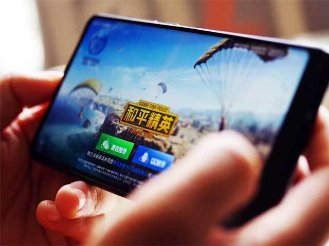 手模如何打“吃鸡”？看到九指键位后，才发现“吃鸡”界的贝多芬