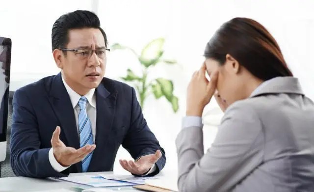 遇到小人领导被迫辞职该怎么反击,被领导逼着离职给领导忠告