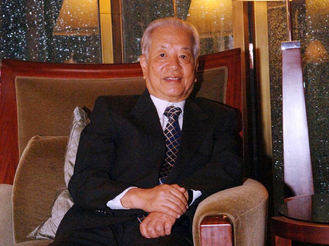 1982年,外长*其琛钱**说了几句话,引起了国际上的剧烈反响