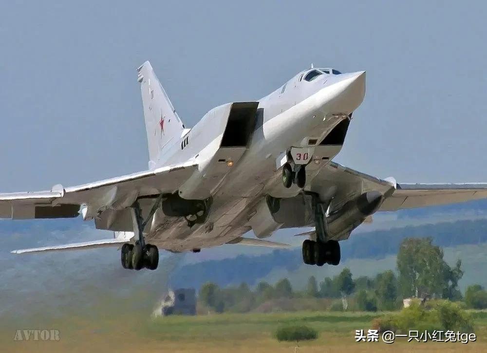 缇庡啗绌哄啗瑁呭澶у叏,閭ｄ簺骞村厰瀛愭悶鍒扮殑瑁呭