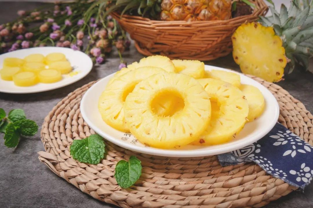 菠萝和香水菠萝什么区别,香水菠萝和凤梨是一回事不