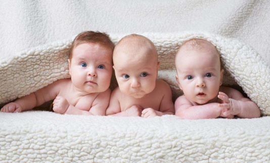 婴儿脸上反复长湿疹是什么原因,婴儿湿疹反复发作的原因是什么