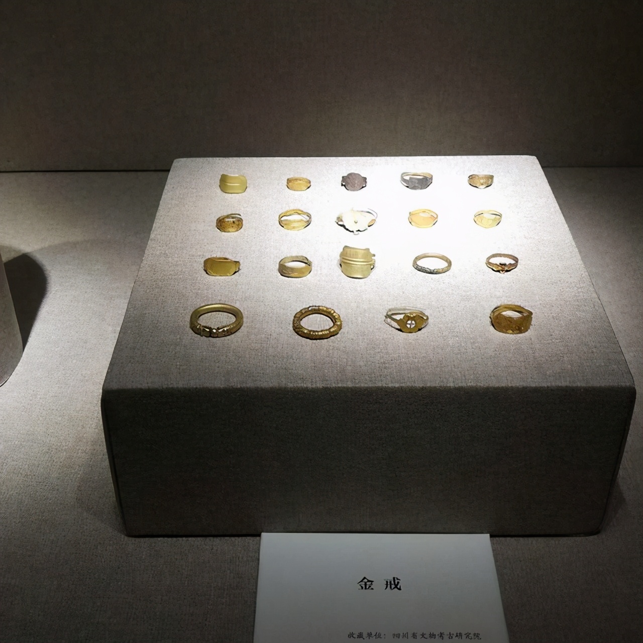 张献忠沉银遗址出土文物拍卖,张献忠沉银遗址挖出金印残件