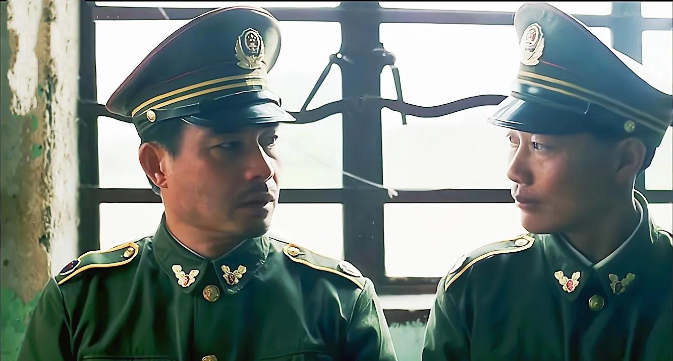 70年代穿白色警服的警察一身正气,监狱警察警服变迁史