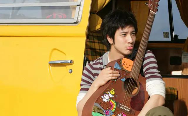 怎么处理“唱歌忘词”？王源嘟嘟嘴，周杰伦机智，王力宏最独特