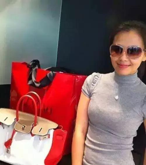 从明星到阔太李嘉欣奋斗了20年,豪门阔太李嘉欣复出捞金