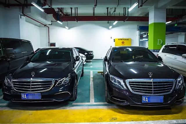 武汉豪车的视频,武汉最豪停车场