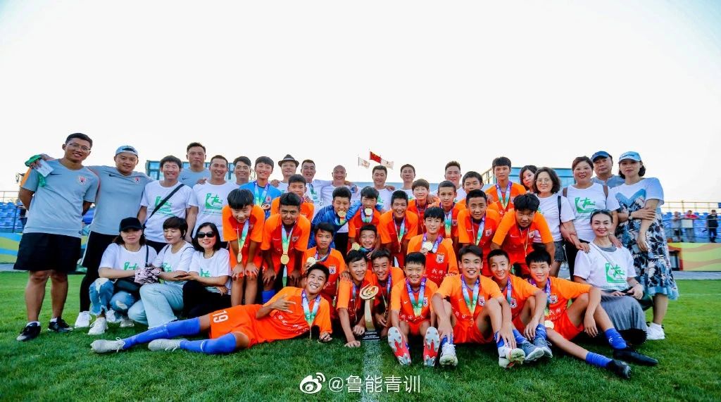 椴佽兘鍥藉皯澶ф埛鏁欑粌,椴佽兘鎴愪负瓒崇悆涓诲姏