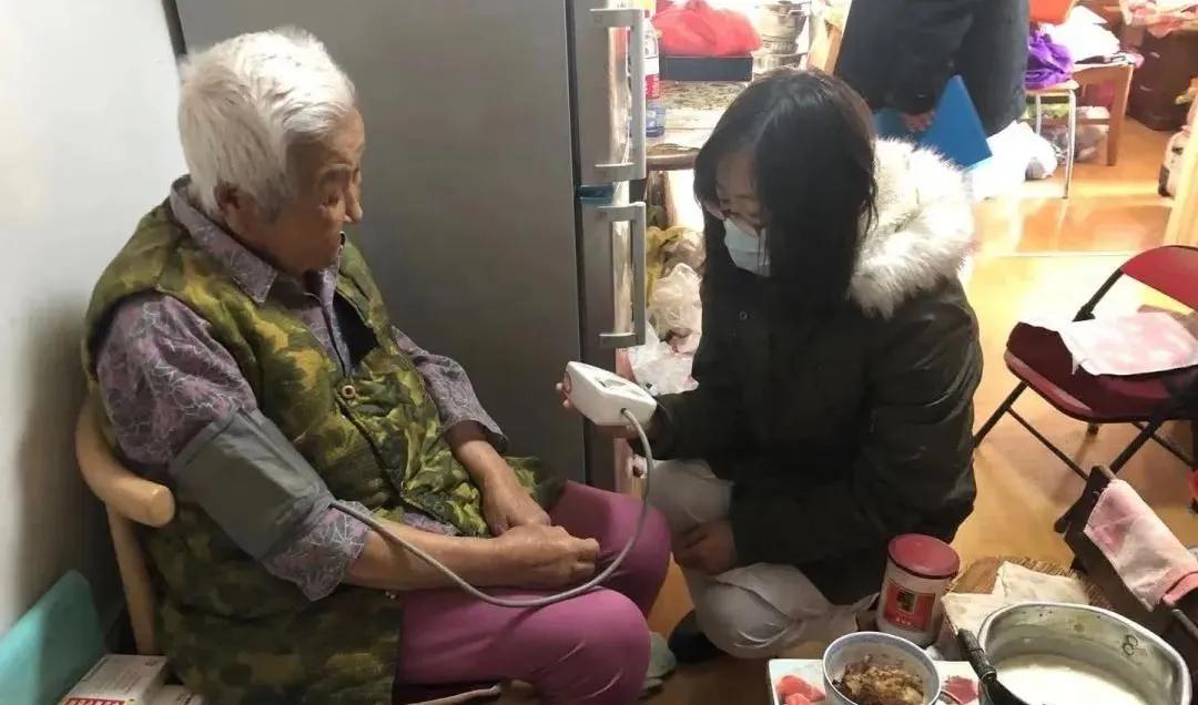 为民服务零距离主动上门解民忧,便民服务新举措暖心暖意解民忧