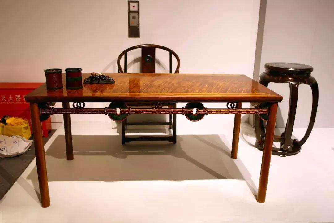 2000万，却是根破烂木头？