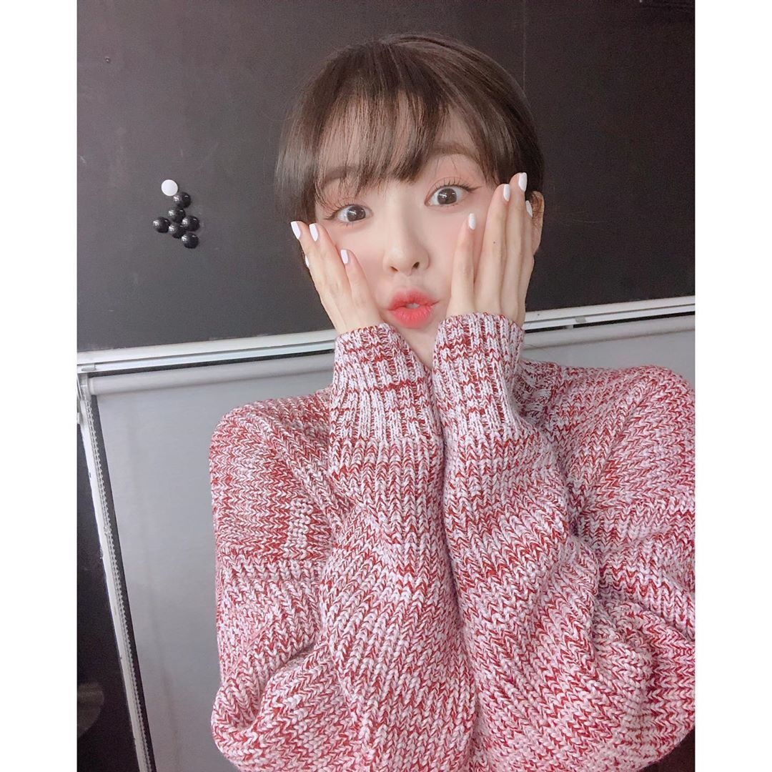 化妆应该先上粉底还是先上遮瑕,化妆教程应该先涂遮瑕还是粉底