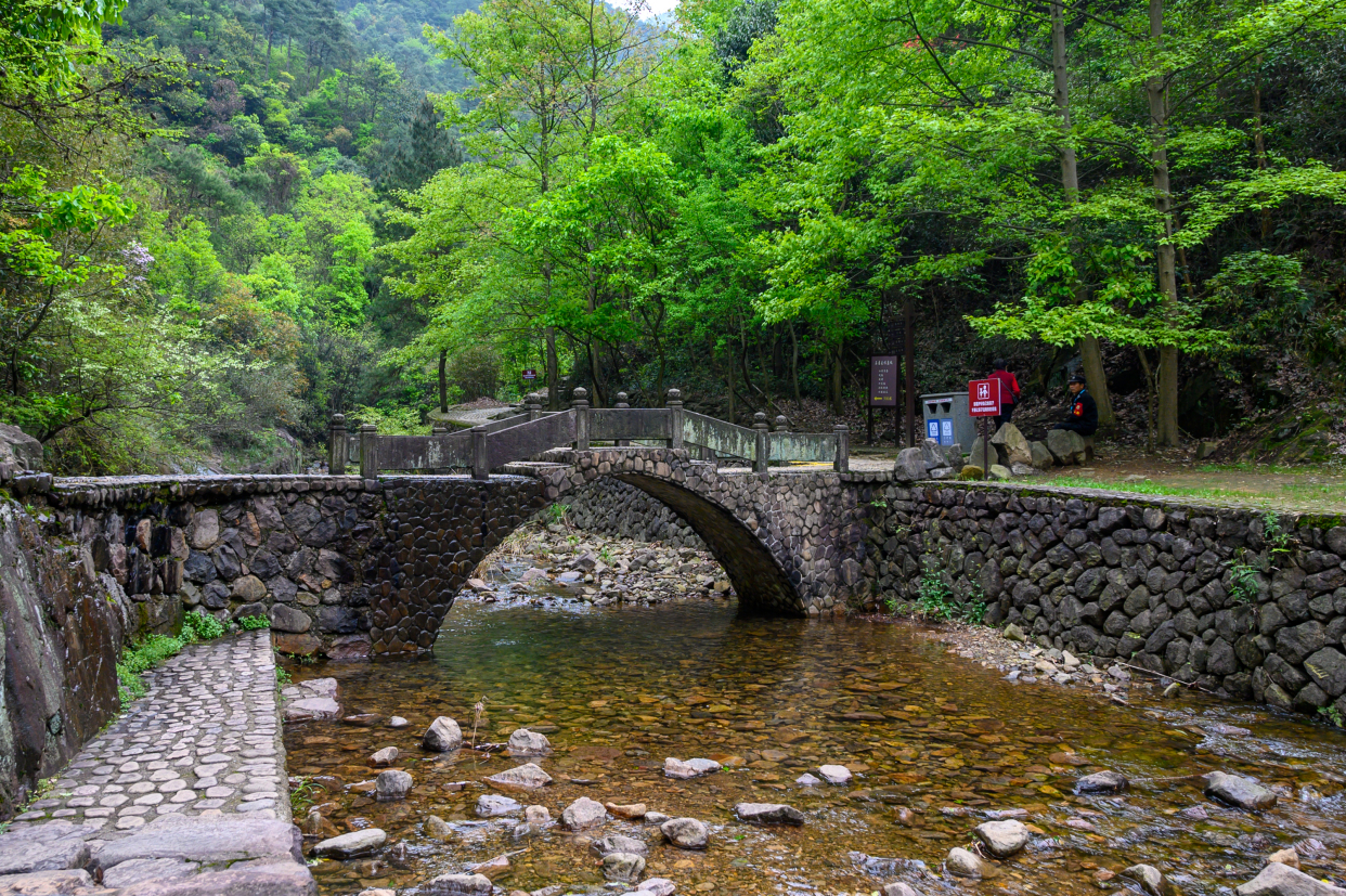 浙江这座宝藏小城,藏着一处山水秘境,史称江南第一名山