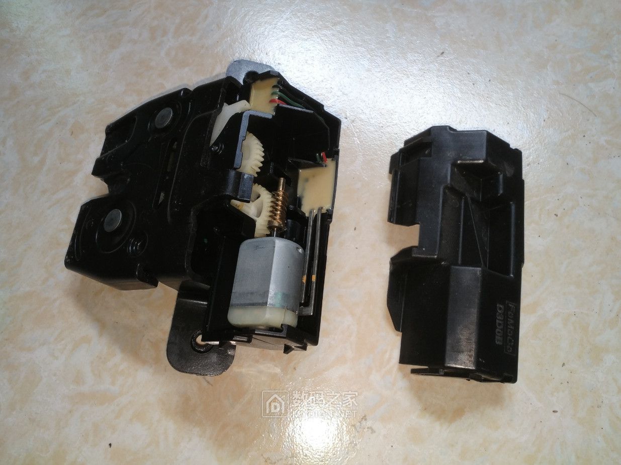 福特嘉年华尾箱关好仪表显示未关,福特嘉年华后备箱锁维修