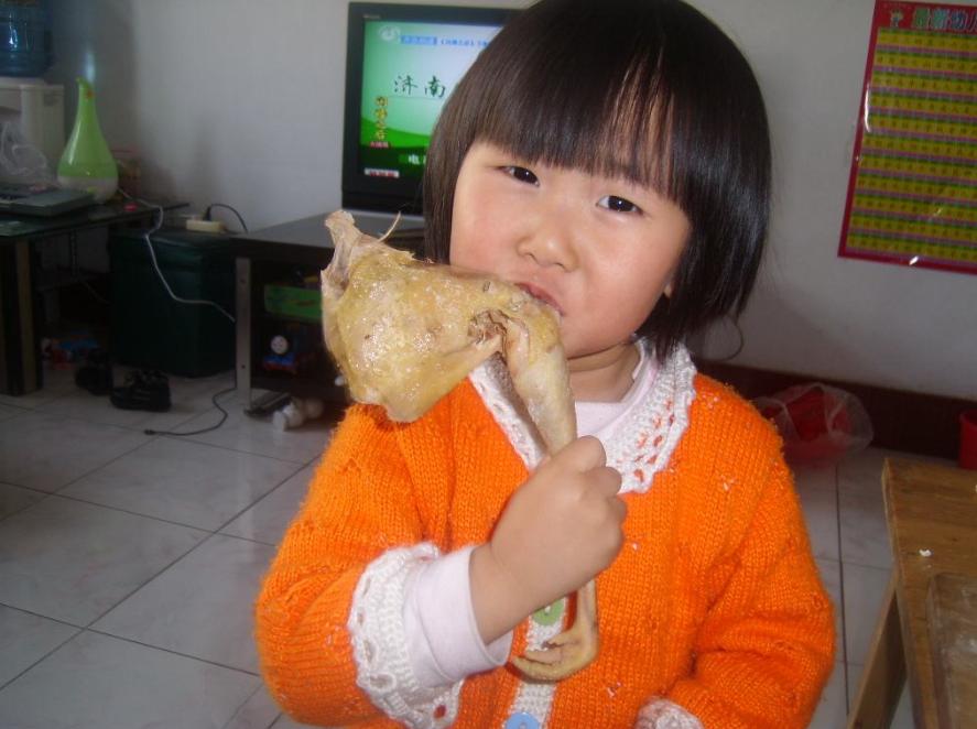 孩子耳朵上长了一个疙瘩挂什么科,宝宝耳朵内壁长了个小孔