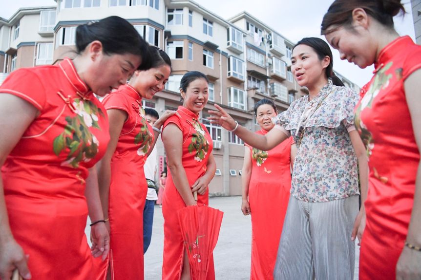 阿里巴巴上市敲钟8人是哪八人,阿里巴巴香港上市2008