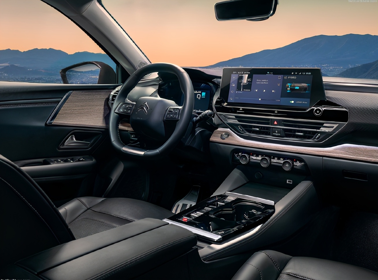 雪铁龙2022款1.6t凡尔赛有什么配置,雪铁龙凡尔赛c5x第三代1.6t发动机