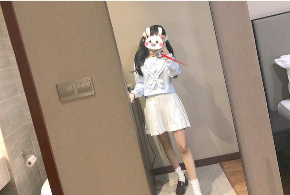 小主播回应被LOL炫神绿了！是自己让女友倒贴的，不行把钱还给你