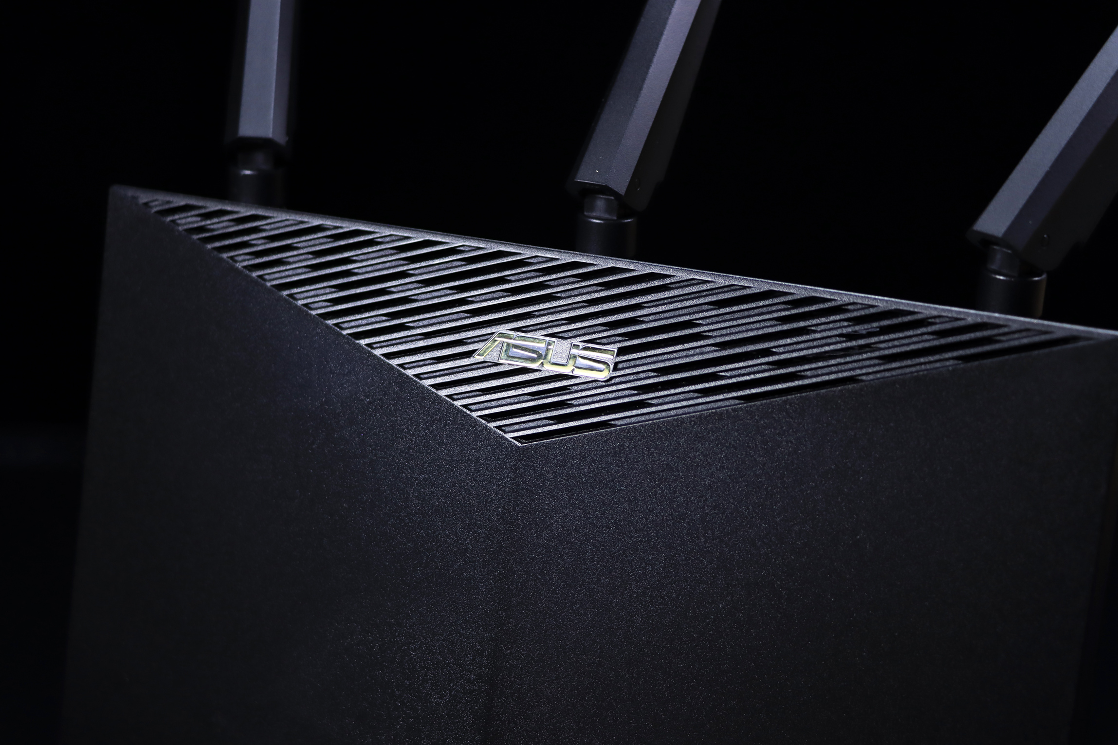 华硕路由器rtax56u标准版和青春版,华硕最新路由器rt-ax86u