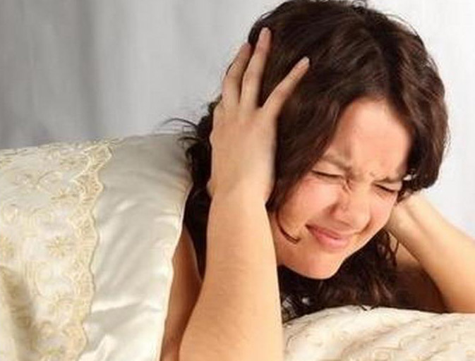 房间隔音太差隔壁很吵怎么办,房间隔音不太好用什么麦克风