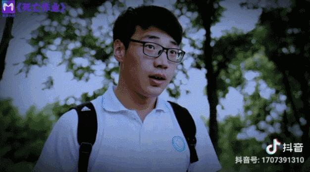 我花200块买了本弱智小说，据说能日入过万