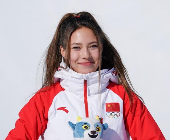 16岁天才篮球少年加入中国,16岁放弃美国国籍的中国人