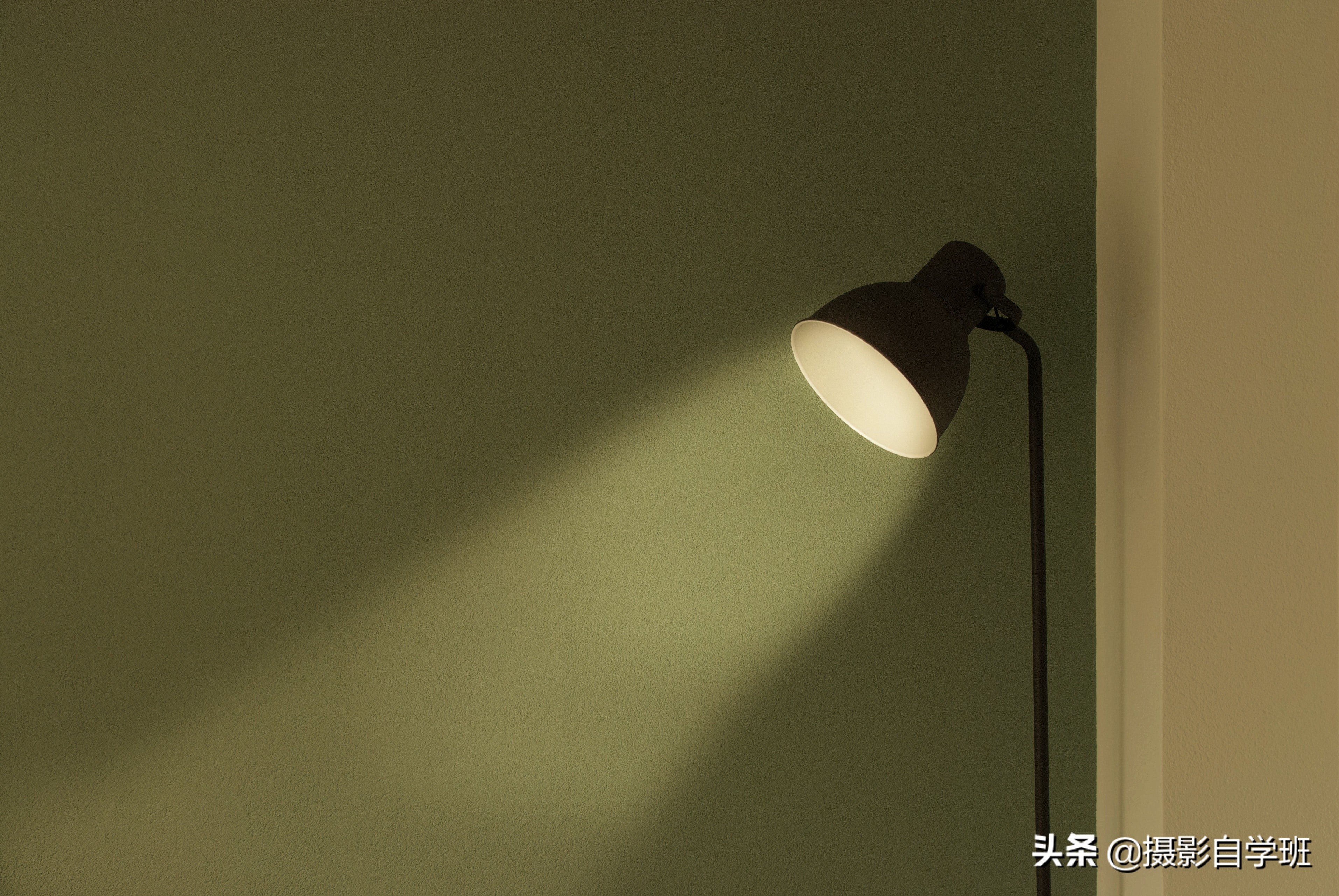 家里的灯可以变颜色,家里的灯还能这样拍