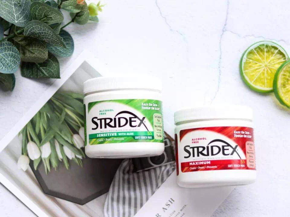 脸上有个光滑不痛不痒的小疙瘩,脸上皮肤粗糙长疙瘩是怎么回事