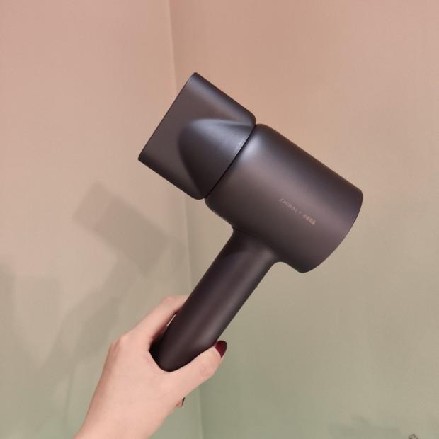 赵薇新综艺发型亮了,43岁依旧活力四射,网友看后:快回中餐厅