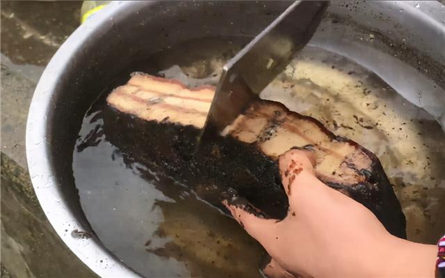 腊肉发霉了能看吗,腊肉发霉了怎么处理然后继续保存