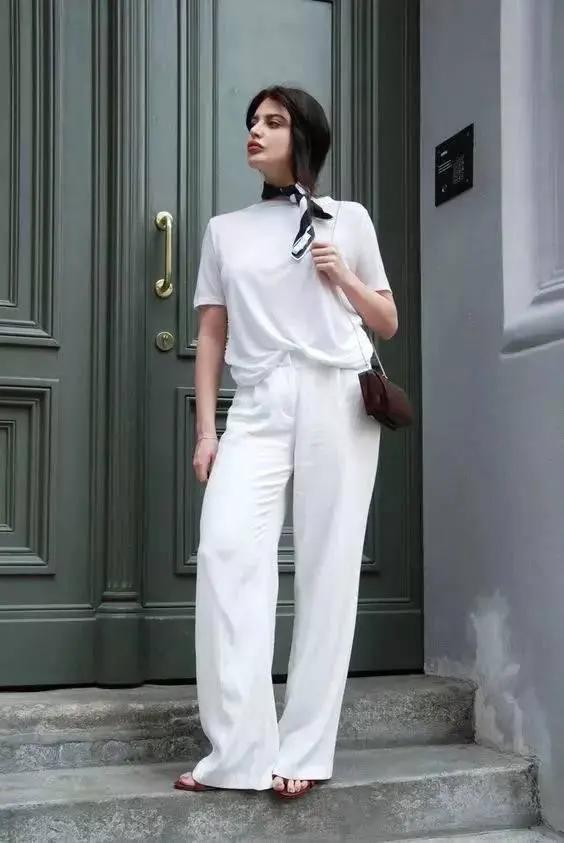 白t恤怎么穿出高级感,高级白t恤