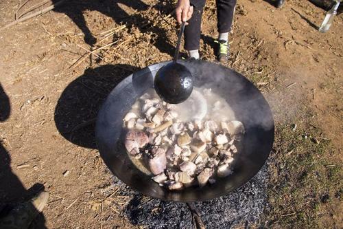 远方朋友欢迎你到壮乡来壮语,远方的客人请来吃杀猪饭