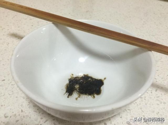 厨房油烟机大清洗，家里婆婆这样弄，几分钟油烟机锃光发亮