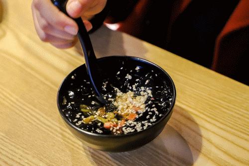 这家国潮网红串串落地襄阳啦,你只管拿串不用涮可以直接开吃