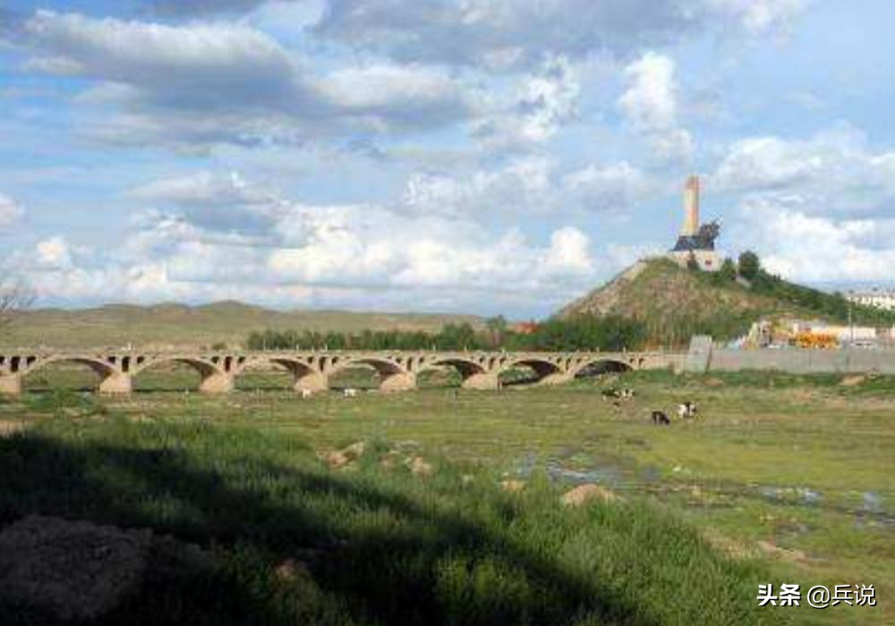 绥远抗战,日军手持*刀军**,逼僧人上阵,出家人只得胡乱放枪