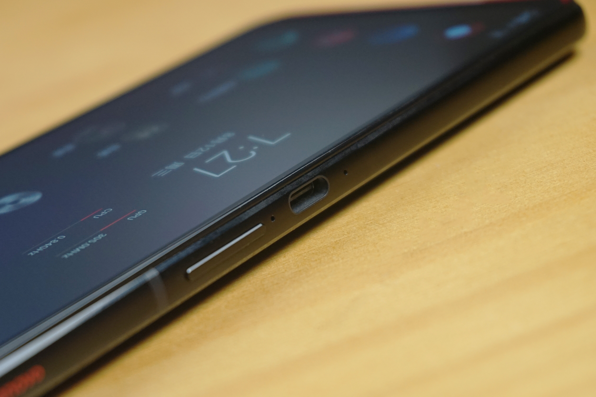 拯救者新电竞手机曝光,拯救者电竞手机一代还值得买吗