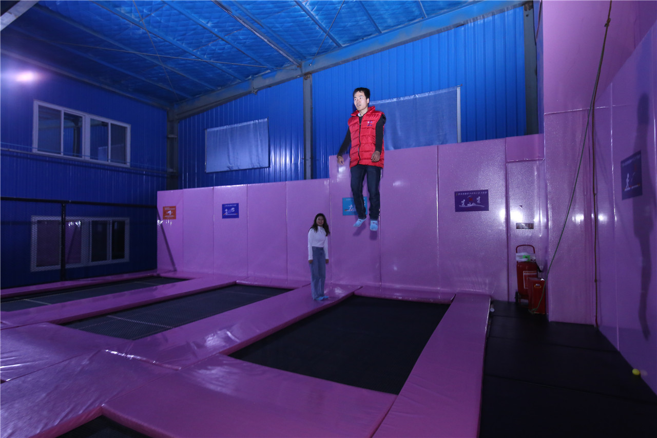 蹦床主题乐园旱雪滑梯,咸阳蹦床主题乐园