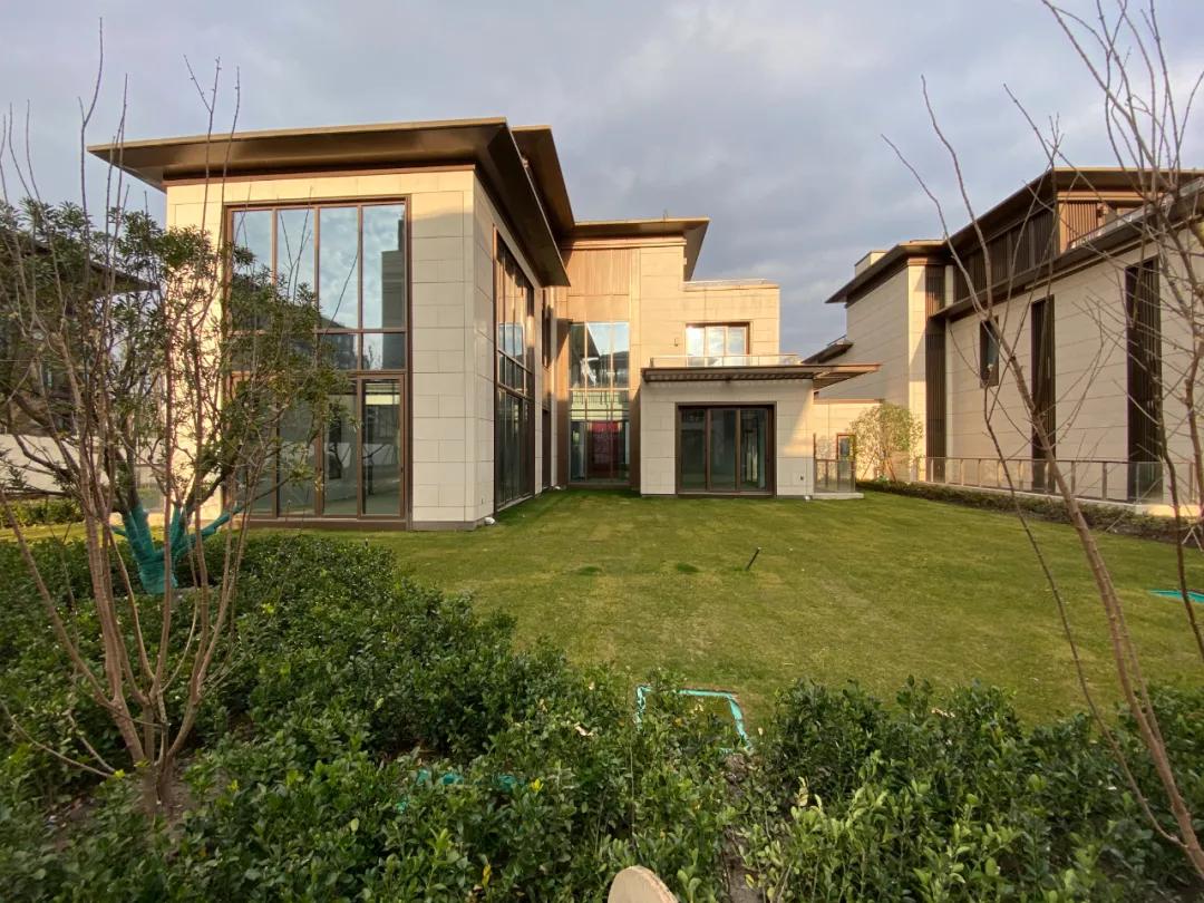 碧云尊邸四房,碧云尊邸联排别墅305平米