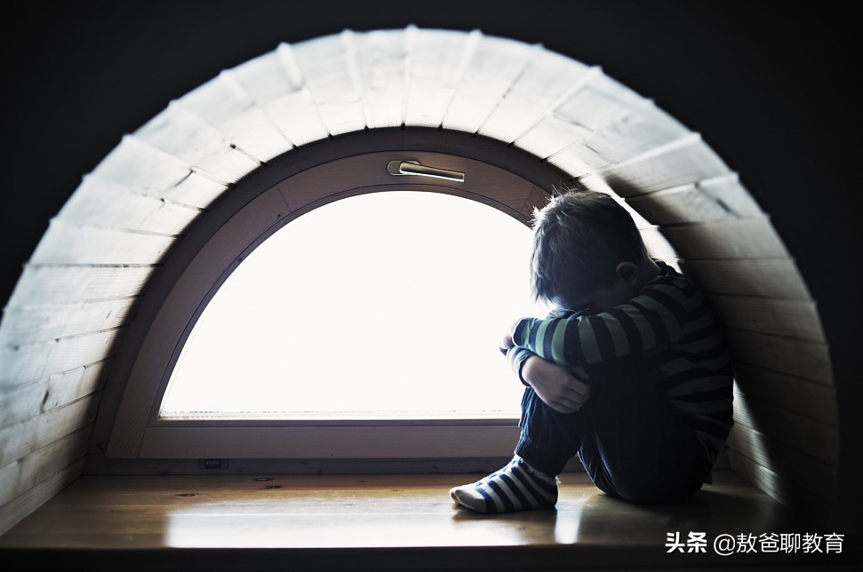 如何防止孩子抑郁情绪,家长如何帮助孩子走出抑郁情绪