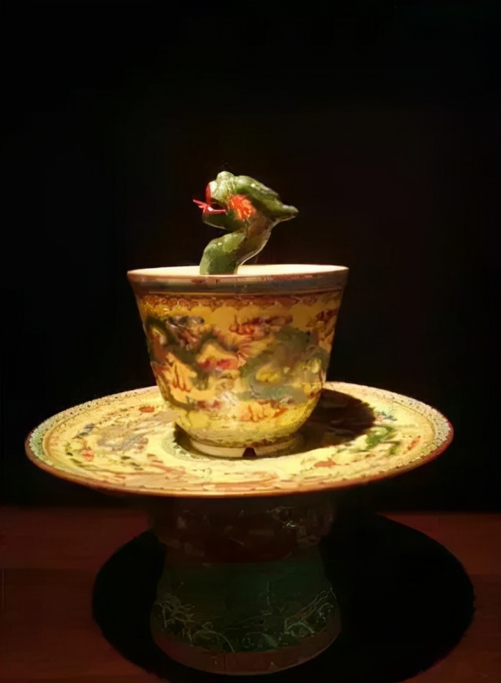 国宝“九龙杯”被偷，周总理为不伤及外宾友谊，是如何智取归还的