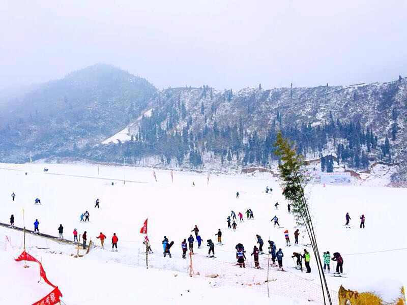 大雪覆盖天然滑雪场,大雪将至滑雪的日子还会远吗