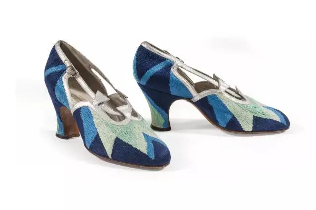 她亲眼看着自己的画作挂进卢浮宫，这位“时尚先锋”不输香奈儿