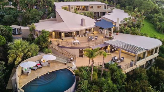 15个令人惊叹的泳池,十个令人难以置信的泳池