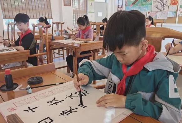 小学生罚抄字体,小学生罚抄三万多个字