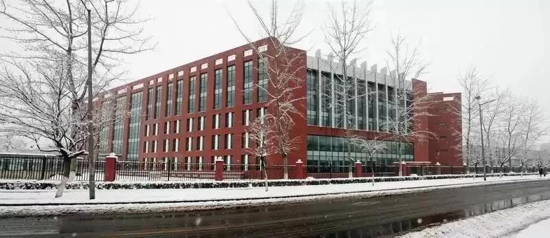 中国人民大学法学院中国法学教育顶尖的王牌院校“五院四系”之一