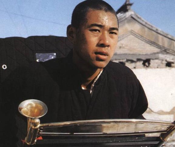 59岁吕丽萍与路人合影,62岁吕丽萍三段婚姻