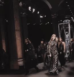 18天30套，把春夏秋冬都穿个遍